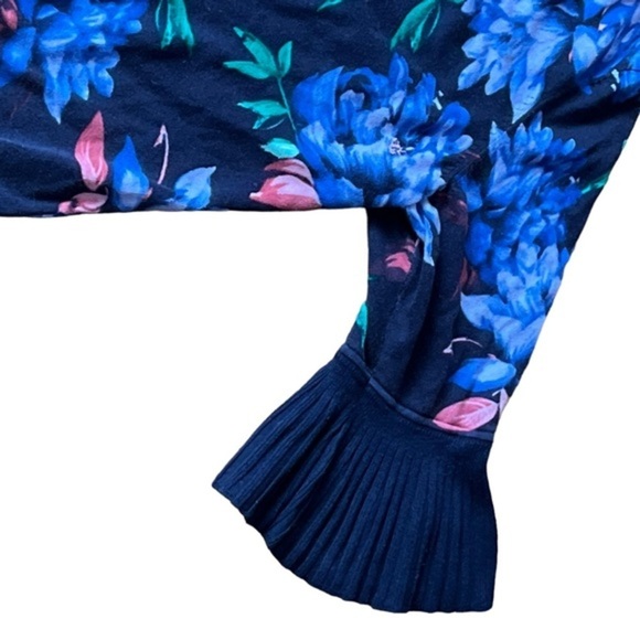 Isaac Mizrahi Button Front Floral Print Bell Sleeve Floral Cardigan Navy 2X - Picture 6 of 11